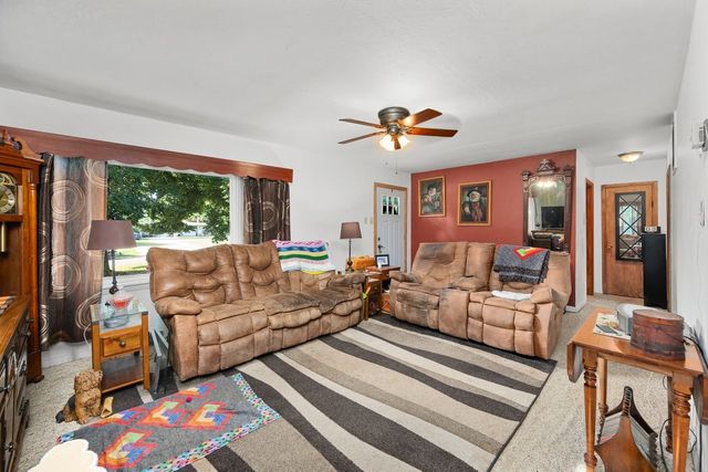 623 3rd Avenue W, Milan, IL 61264