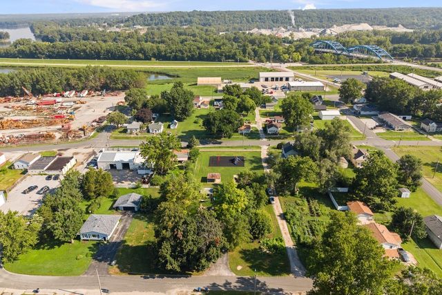 623 3rd Avenue W, Milan, IL 61264
