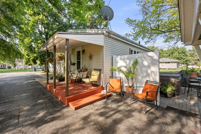623 3rd Avenue W, Milan, IL 61264