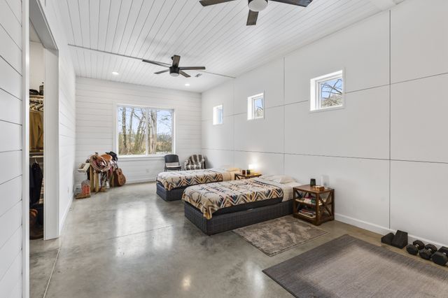 105 McKinney Rd, Gordonsville, TN 38563
