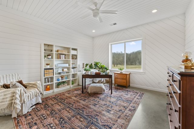 105 McKinney Rd, Gordonsville, TN 38563
