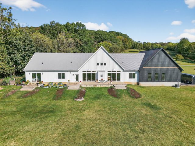 105 McKinney Rd, Gordonsville, TN 38563