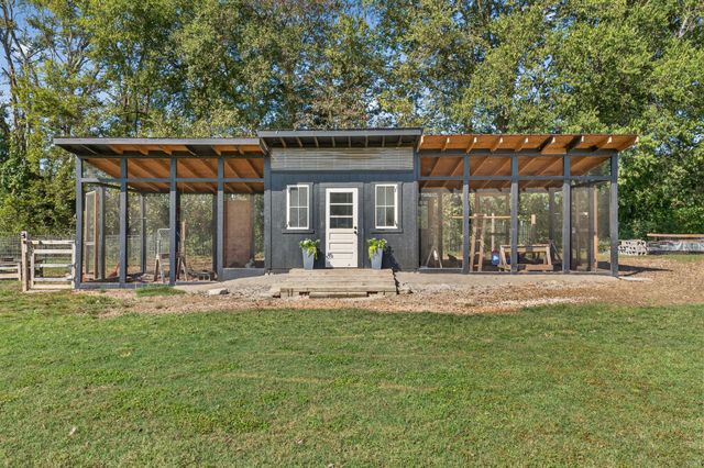 105 McKinney Rd, Gordonsville, TN 38563