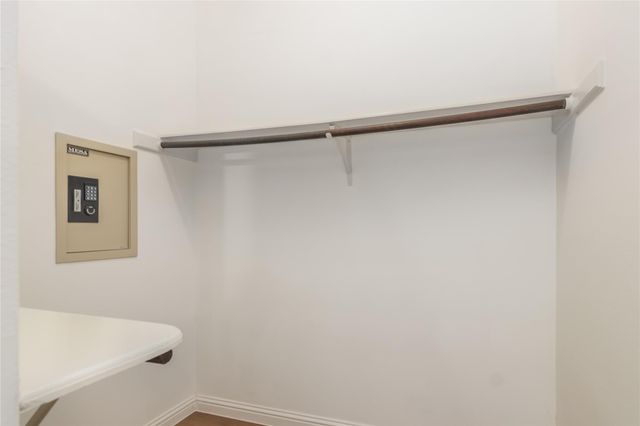 910 Fleetwood Place Drive, Houston, TX 77079