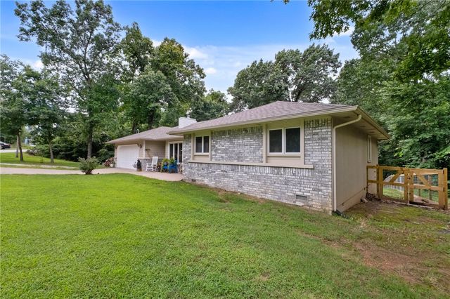 1 Selkirk Drive, Bella Vista, AR 72715