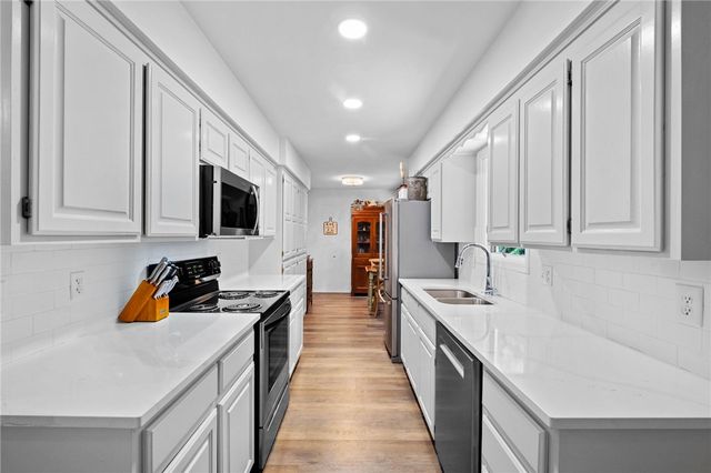 1 Selkirk Drive, Bella Vista, AR 72715
