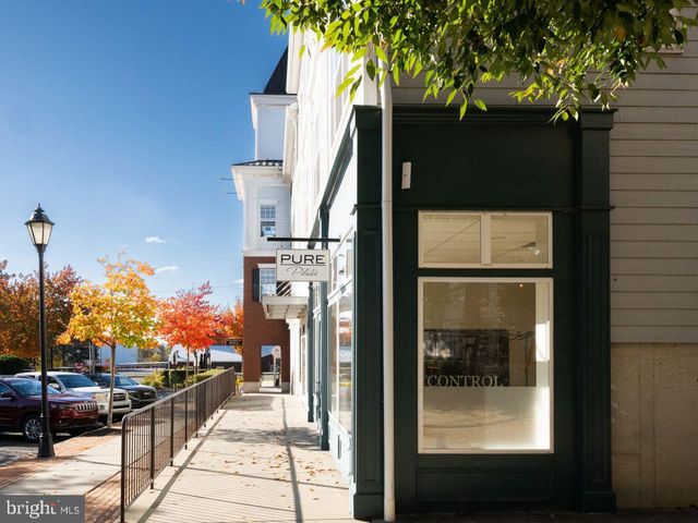 1121 COLLINA LN, Mount Joy, PA 17552