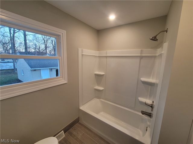 38136 Parkway Boulevard, Willoughby, OH 44094