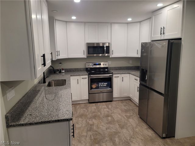 38136 Parkway Boulevard, Willoughby, OH 44094