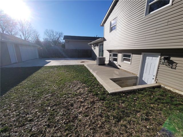 38136 Parkway Boulevard, Willoughby, OH 44094