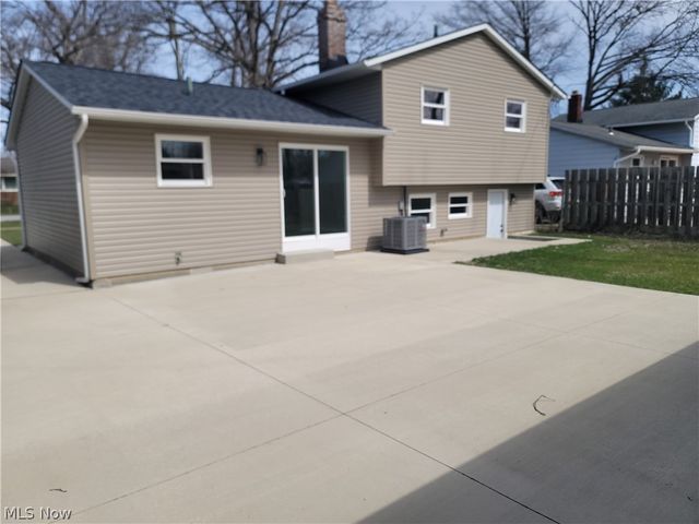 38136 Parkway Boulevard, Willoughby, OH 44094