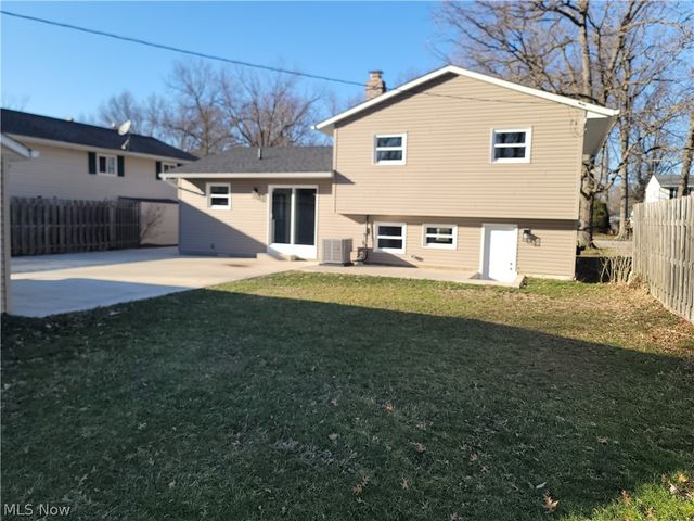 38136 Parkway Boulevard, Willoughby, OH 44094