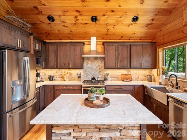 85 Iga Trail, Maggie Valley, NC 28751