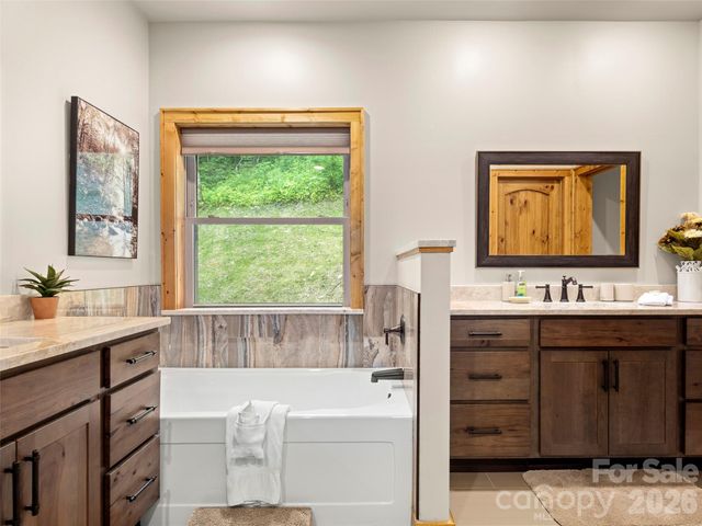 85 Iga Trail, Maggie Valley, NC 28751