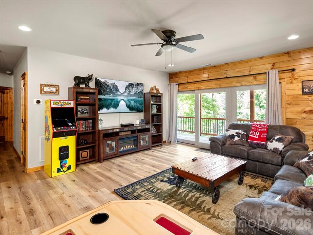 85 Iga Trail, Maggie Valley, NC 28751