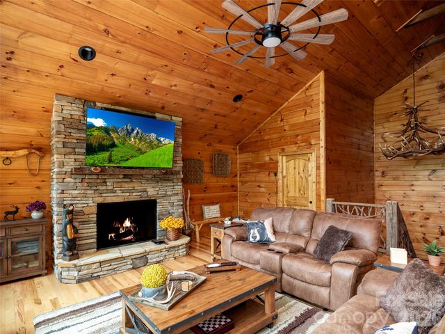 85 Iga Trail, Maggie Valley, NC 28751