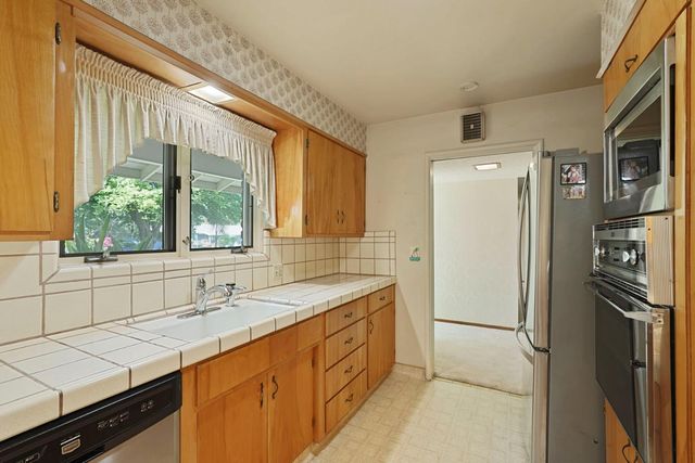 2307 Estate Dr, Stockton, CA 95209