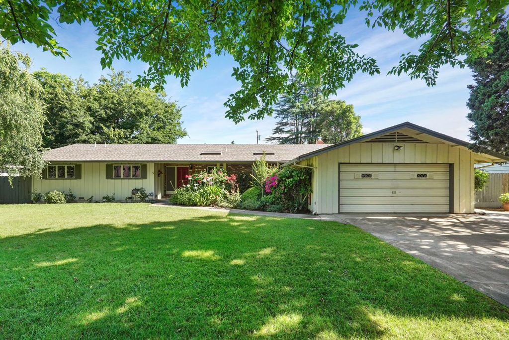 2307 Estate Dr, Stockton, CA 95209