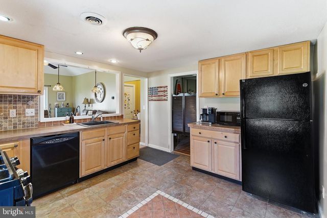 44 FAIRLAWN AVE, Hamilton, NJ 08619