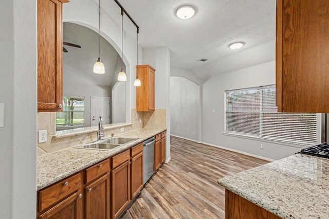 28715 Hidden Cove Drive, Magnolia, TX 77354