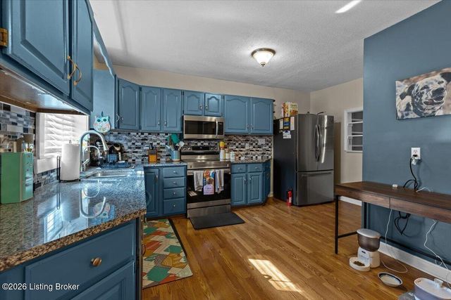 1227 Ormsby Ln, Louisville, KY 40222