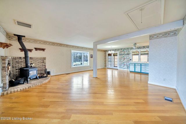 351 Plaza Ave, Louisville, KY 40218