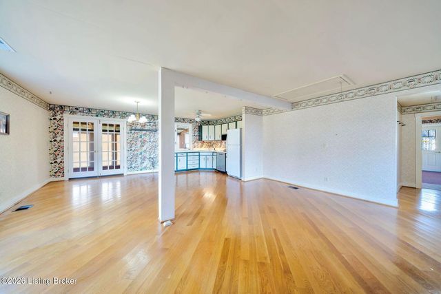 351 Plaza Ave, Louisville, KY 40218