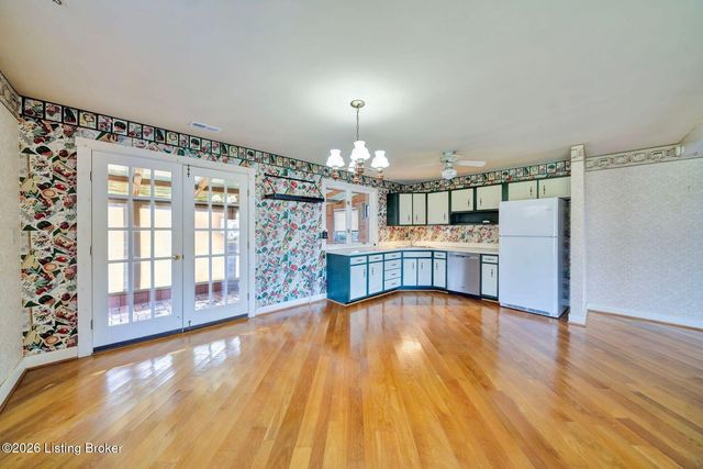 351 Plaza Ave, Louisville, KY 40218