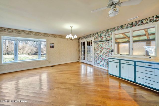 351 Plaza Ave, Louisville, KY 40218