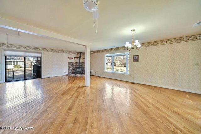 351 Plaza Ave, Louisville, KY 40218