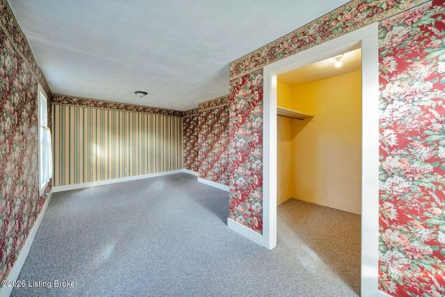 351 Plaza Ave, Louisville, KY 40218