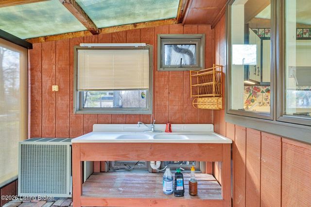 351 Plaza Ave, Louisville, KY 40218