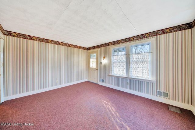 351 Plaza Ave, Louisville, KY 40218