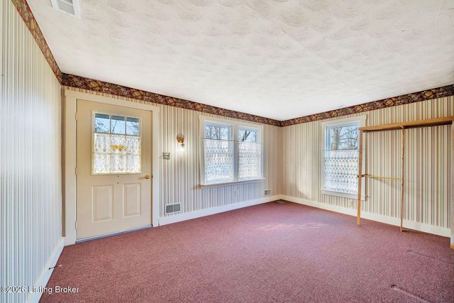 351 Plaza Ave, Louisville, KY 40218