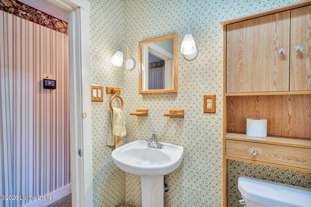 351 Plaza Ave, Louisville, KY 40218