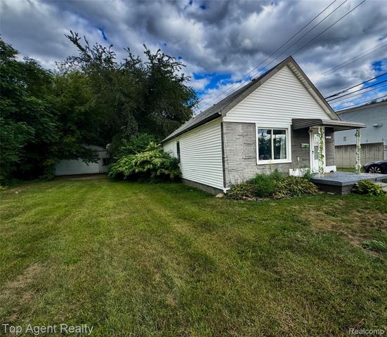 27028 Barrington Street, Madison Heights, MI 48071