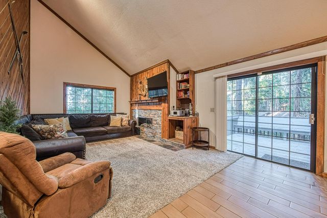39095 Ridge Rd, Shaver Lake, CA 93664