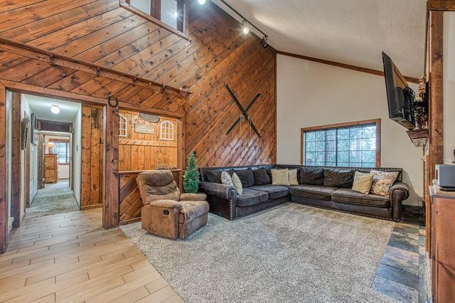 39095 Ridge Rd, Shaver Lake, CA 93664