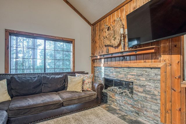 39095 Ridge Rd, Shaver Lake, CA 93664