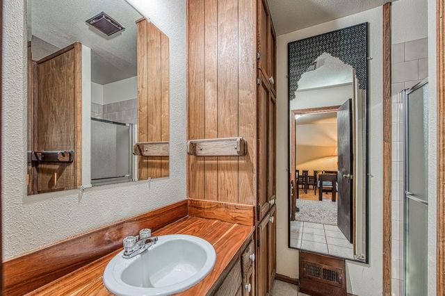 39095 Ridge Rd, Shaver Lake, CA 93664