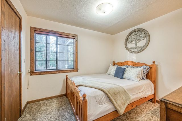 39095 Ridge Rd, Shaver Lake, CA 93664