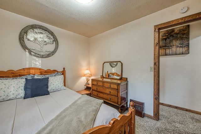 39095 Ridge Rd, Shaver Lake, CA 93664