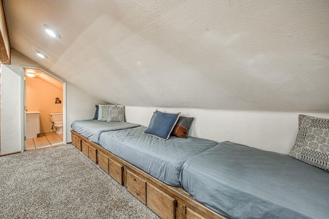 39095 Ridge Rd, Shaver Lake, CA 93664