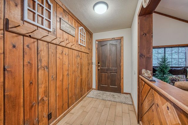 39095 Ridge Rd, Shaver Lake, CA 93664