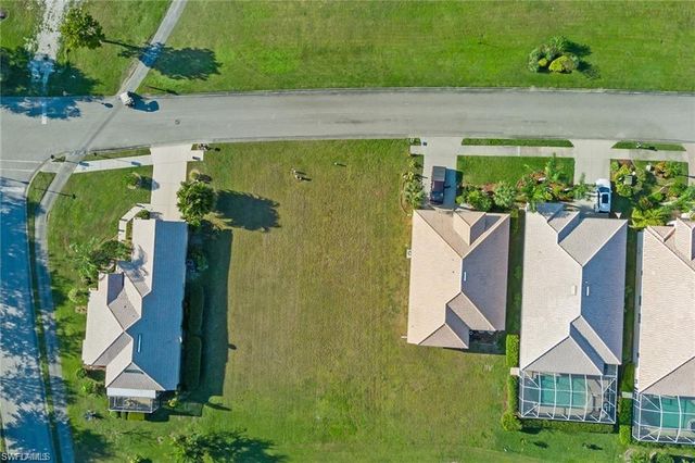 2020 Oxford Ridge CIR, Lehigh Acres, FL 33973