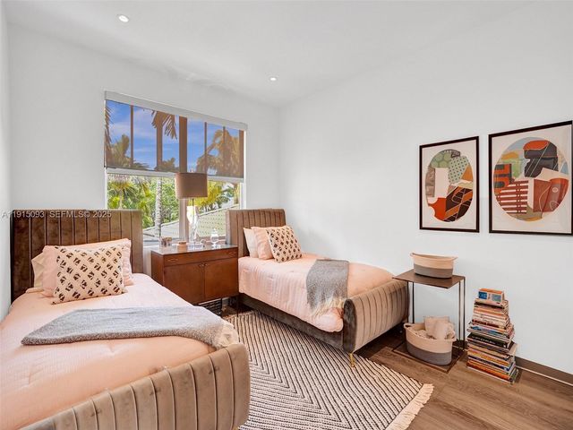 1617 Harrison St, Hollywood, FL 33020