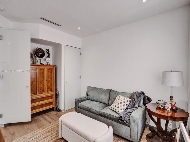 1617 Harrison St, Hollywood, FL 33020