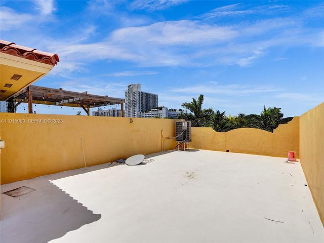 1617 Harrison St, Hollywood, FL 33020