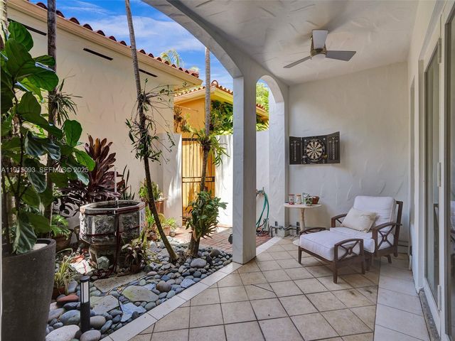 1617 Harrison St, Hollywood, FL 33020