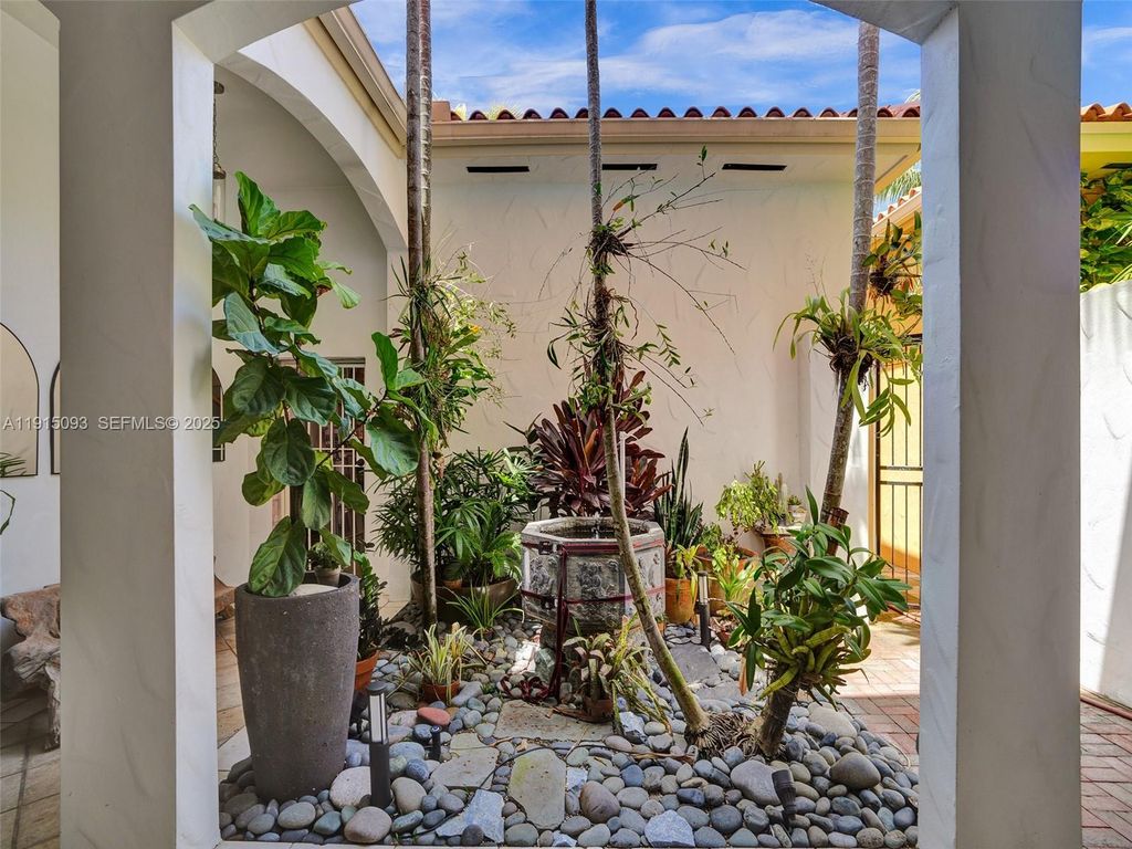 Image 14 of property listing at 1617 Harrison St, Hollywood, FL 33020